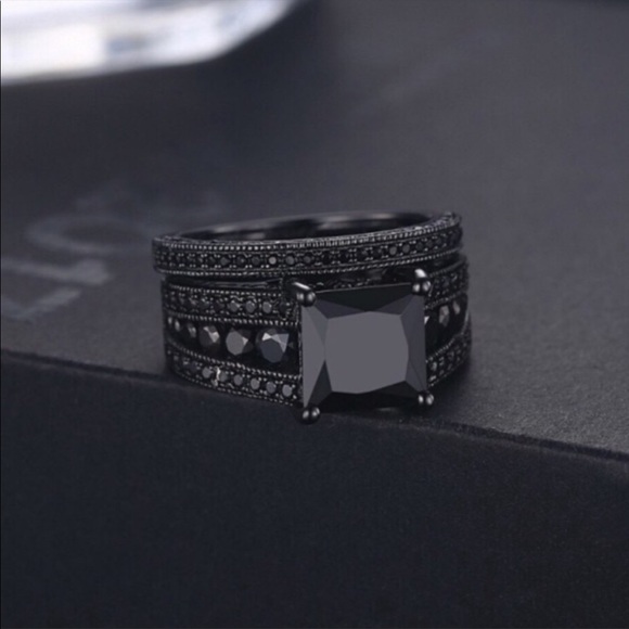 NEW 5CT BLACK SAPPHIRE 18K GOLD RING - Picture 6 of 6